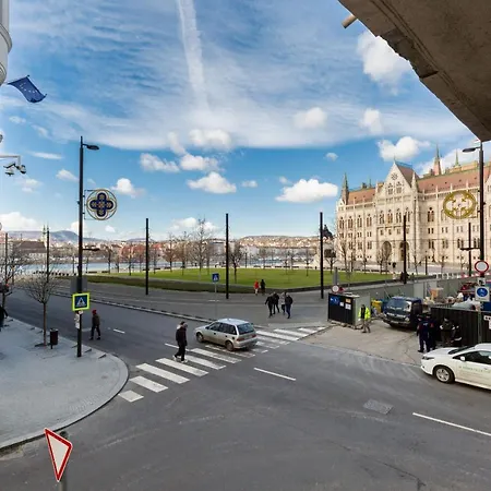 Parlament Panorama Luxury شقة *